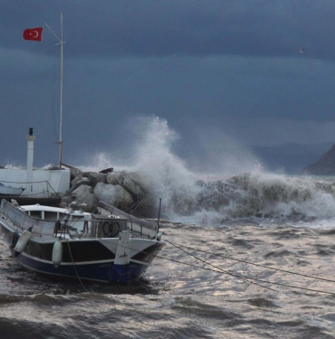 ege-kiyilarina-kuvvetli-firtina-alarmi.jpg