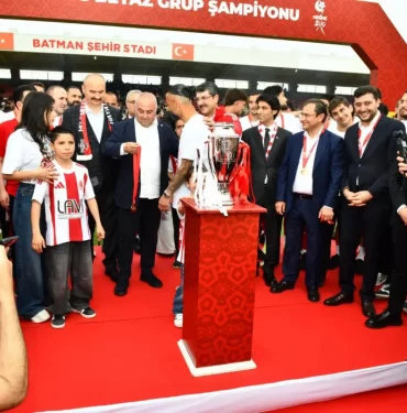 1-lige-yukselen-batman-petrol-spor-as-kupasini-aldi-ovIbs7zu.webp.webp.webp