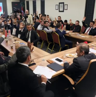 Baskan-Mustafa-Karslioglu-Guven-Tazeledi-1.webp.webp