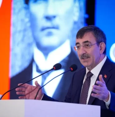 cumhurbaskani-yardimcisi-yilmaz-calisanlari-daima-merkeze-aldik-k9XIpFr5.webp.webp.webp